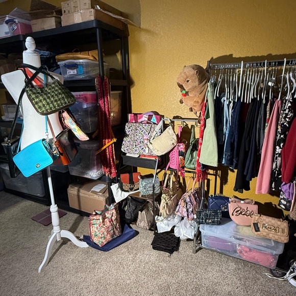 Live Show Flyer, Hangout with @hey_its_hayley ❤️Unlisted, steal deals, and more! - Picture 2 of 6